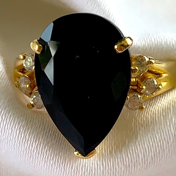 10 KARAT GOLD, DIAMOND, and PEAR SHAPED ONYX RING - Picture 7 of 7